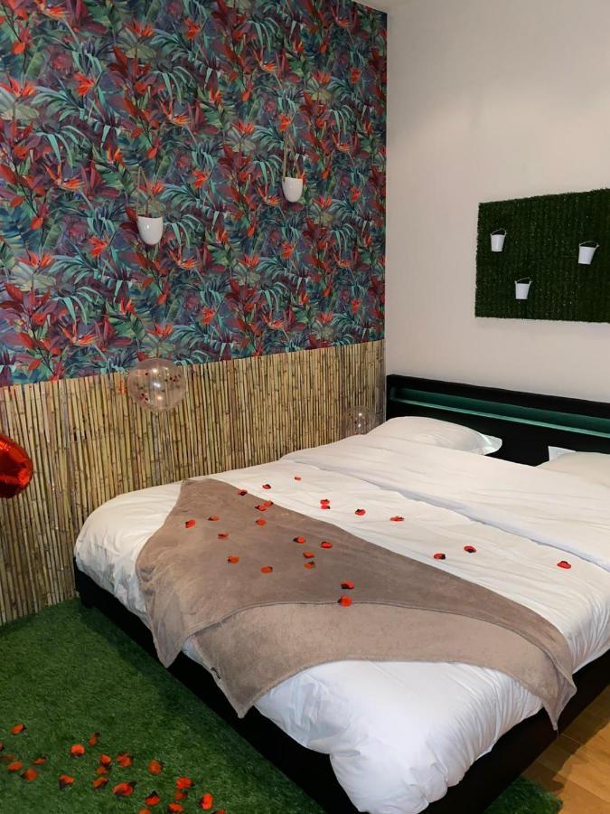 Jacuzzi Love Room Париж Екстериор снимка