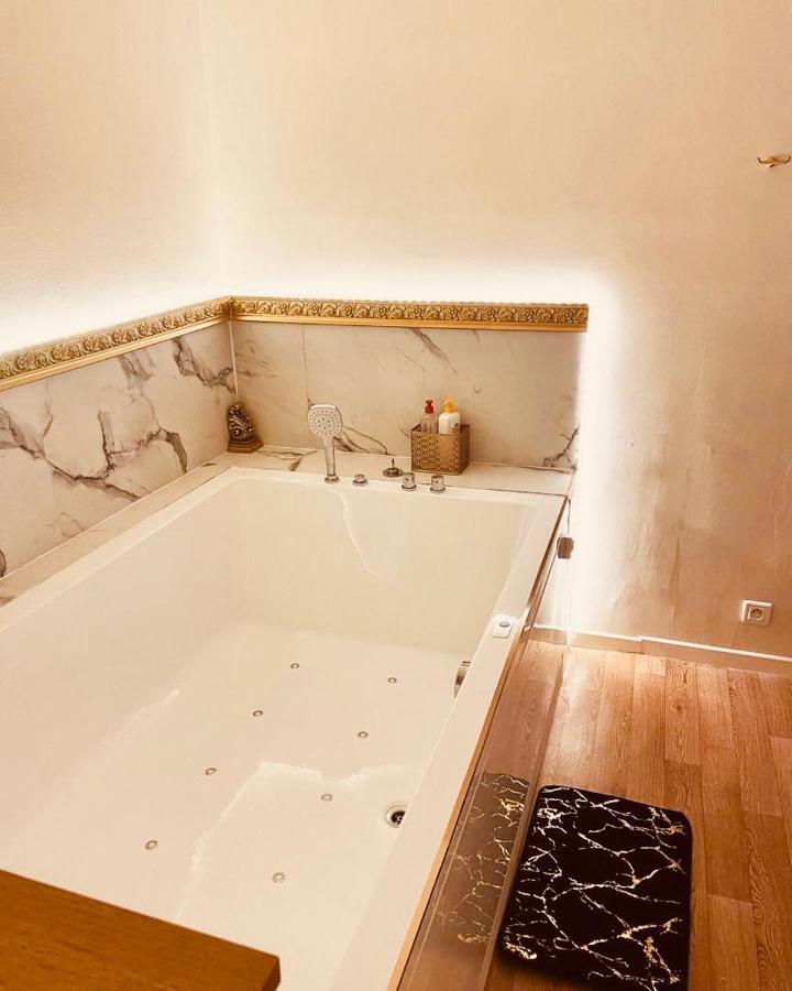 Jacuzzi Love Room Париж Екстериор снимка
