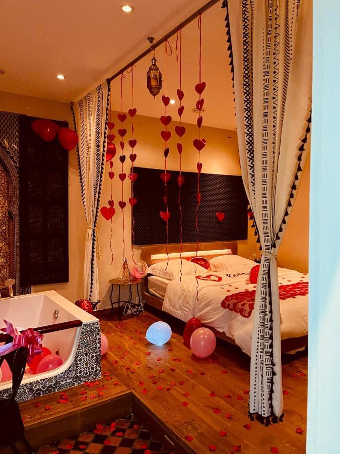 Jacuzzi Love Room Париж Екстериор снимка