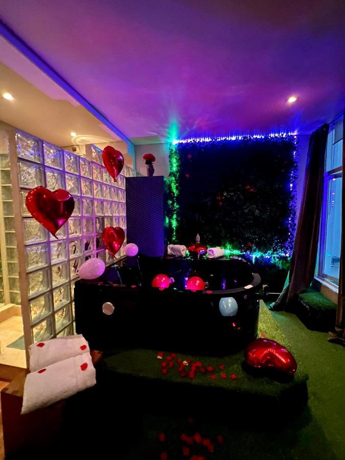 Jacuzzi Love Room Париж Екстериор снимка