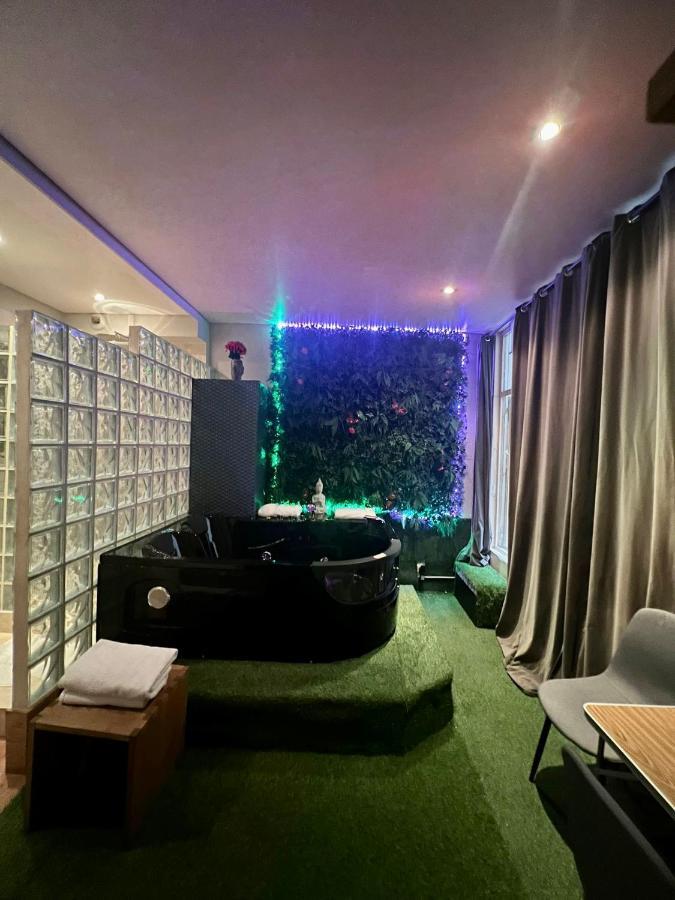 Jacuzzi Love Room Париж Екстериор снимка